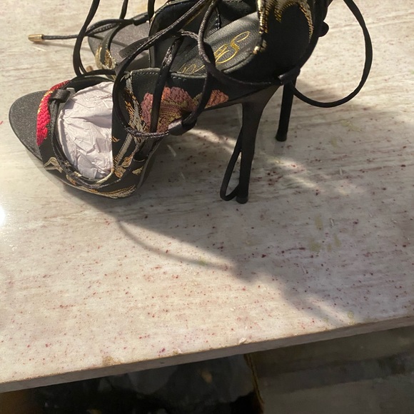 Women heels size 8 8 1/2 - Picture 2 of 8